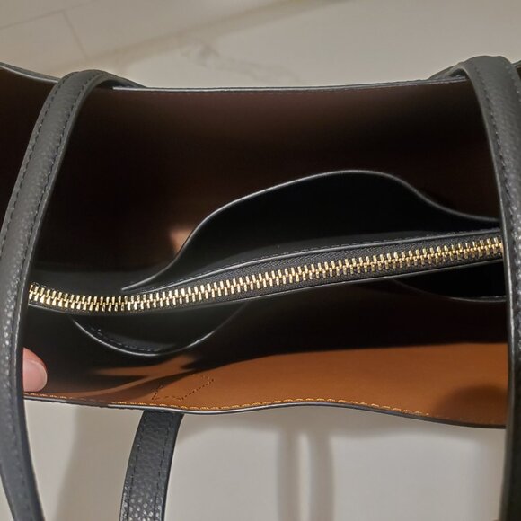 Quince black Italian leather triple compartment shopper tote - Picture 3 of 11